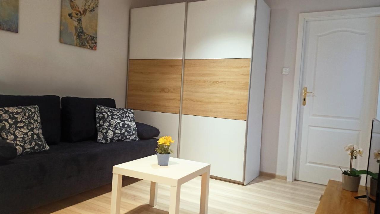 Apartament Granatowy Swietoduska 12 Люблин Экстерьер фото